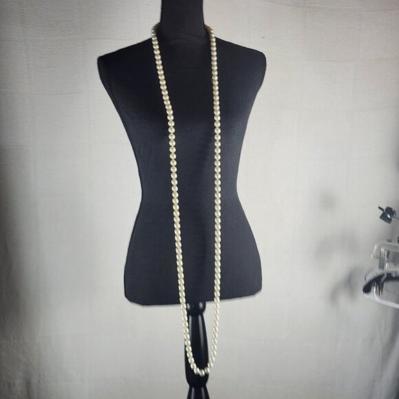 Chico's Extra Long 66" Flapper White Knotted Faux Pearl Unisex Eternity Necklace - Picture 9 of 16